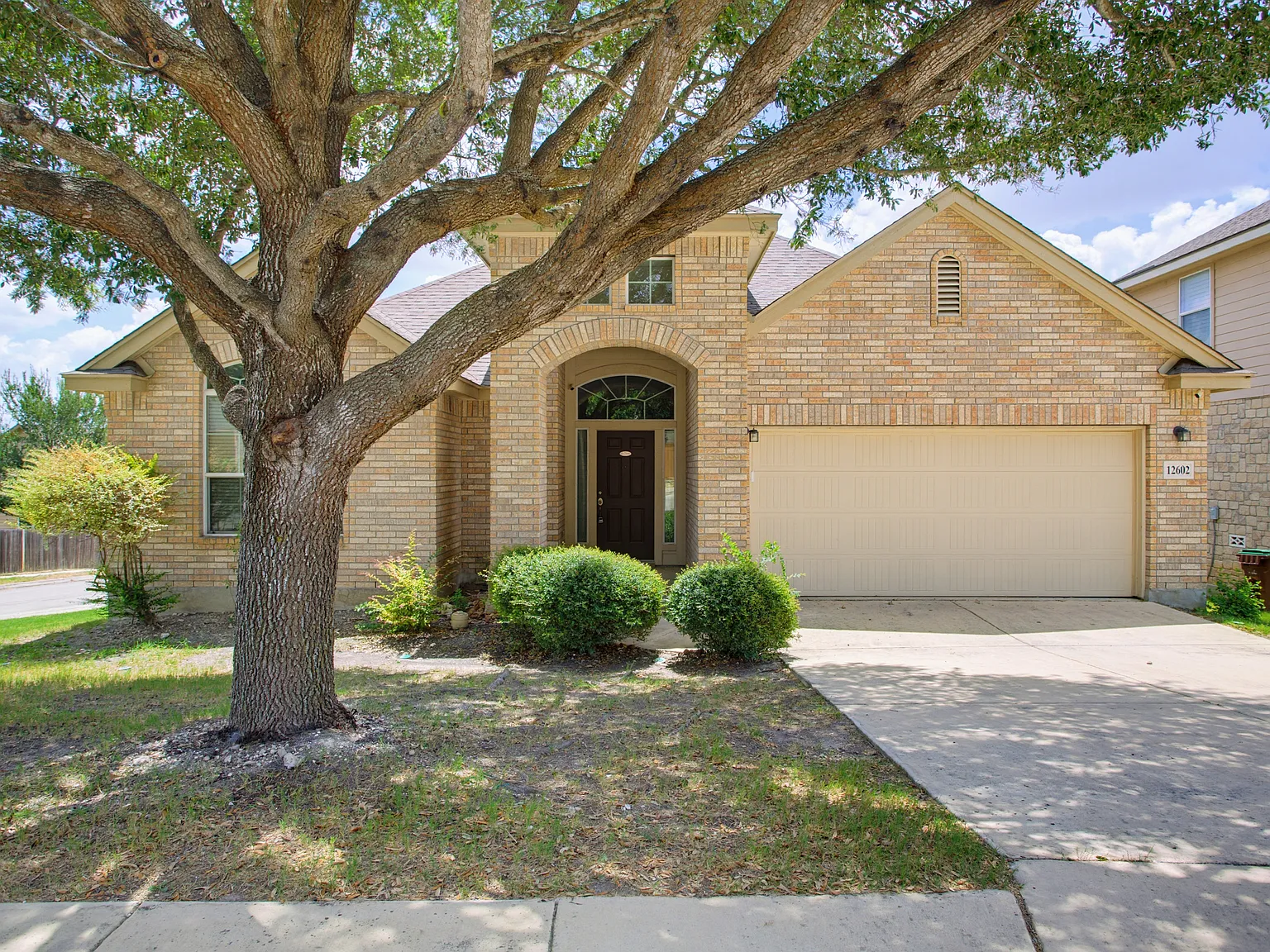 3 bed, 2.5 bath, 2365 sqft, $2,200 — Photo 1