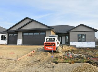1821 Cottage Ridge Dr, Marion, IA