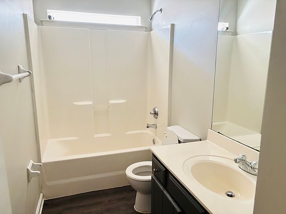 5th image of 7105 Queens Crown Ct