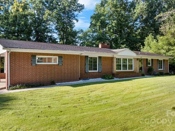 332 Fairlane Dr NE, Lenoir, NC 28645