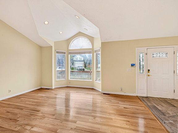 3rd image of 2110 Sierra Cir