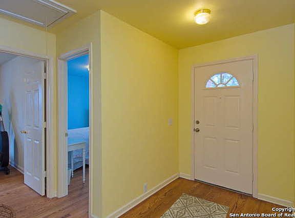 3rd image of 15830 Beaufort Blvd