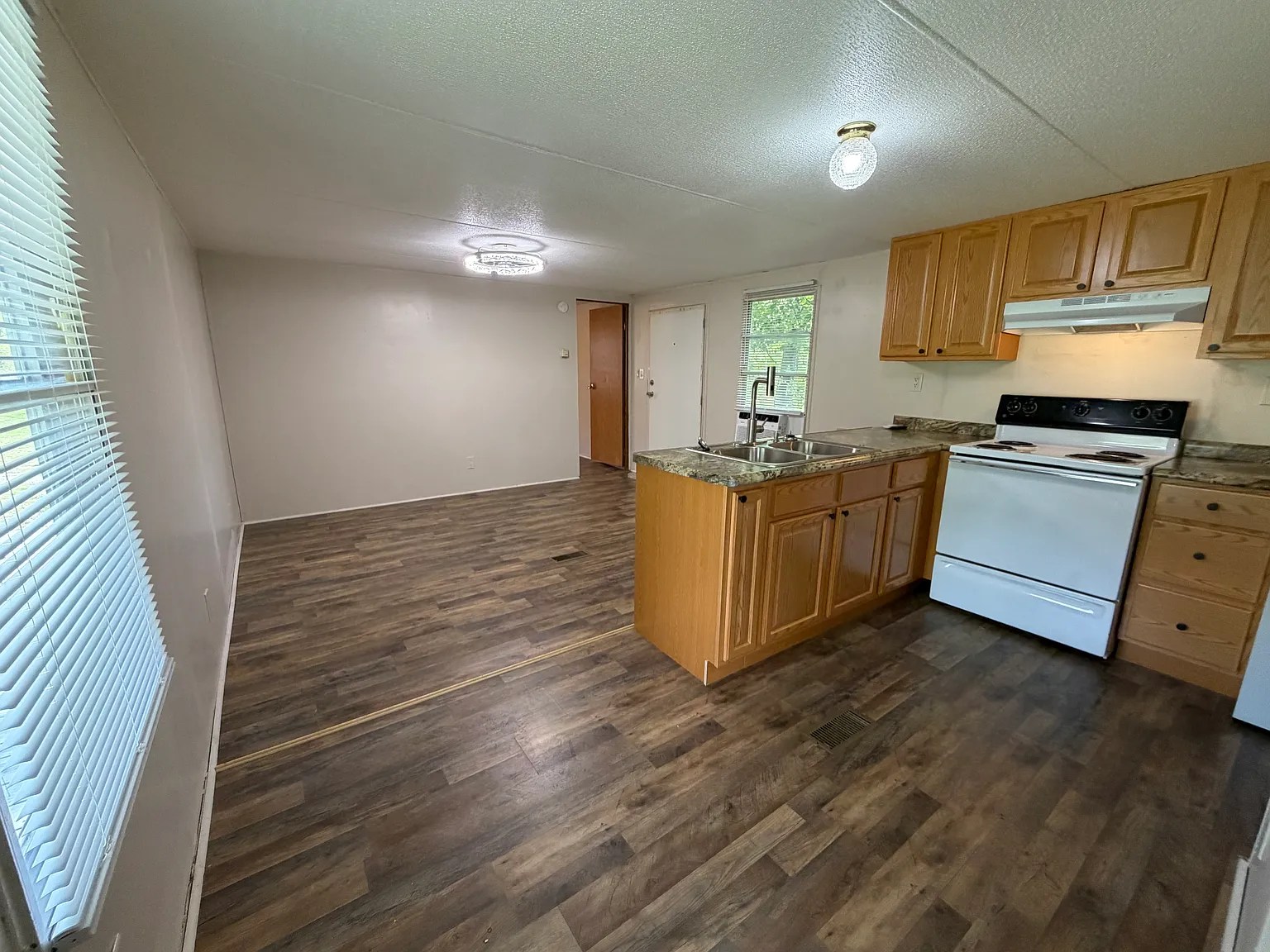 2 bed, 900 sqft, $1,000 — Photo 3