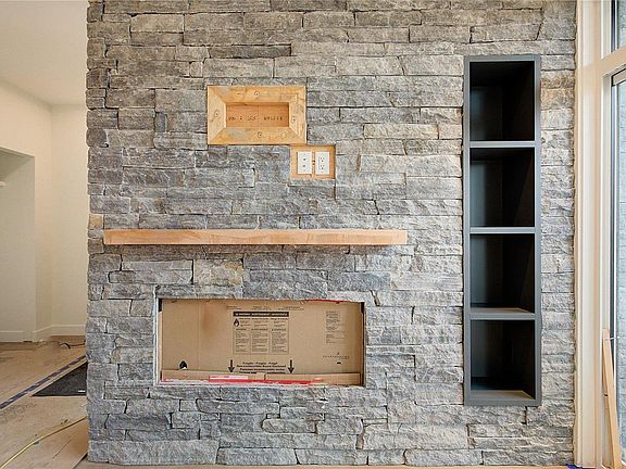 4th image of 845 Lawson Ave #1