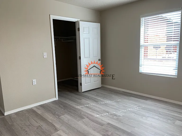 104 Wicks — Photo 14