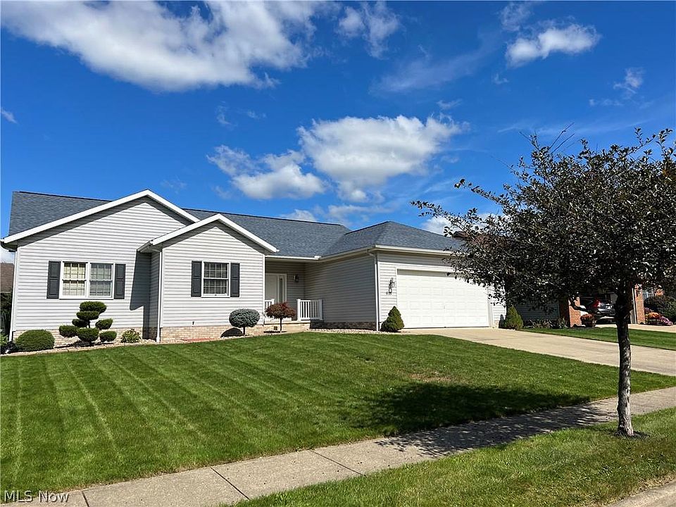 1st image of 615 Hawthorn Dr