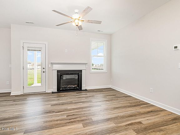 5th image of 102 Bella Place