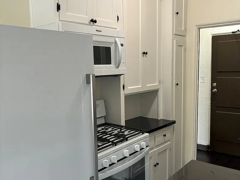 Chateau Alto Nido Apartments — Photo 31