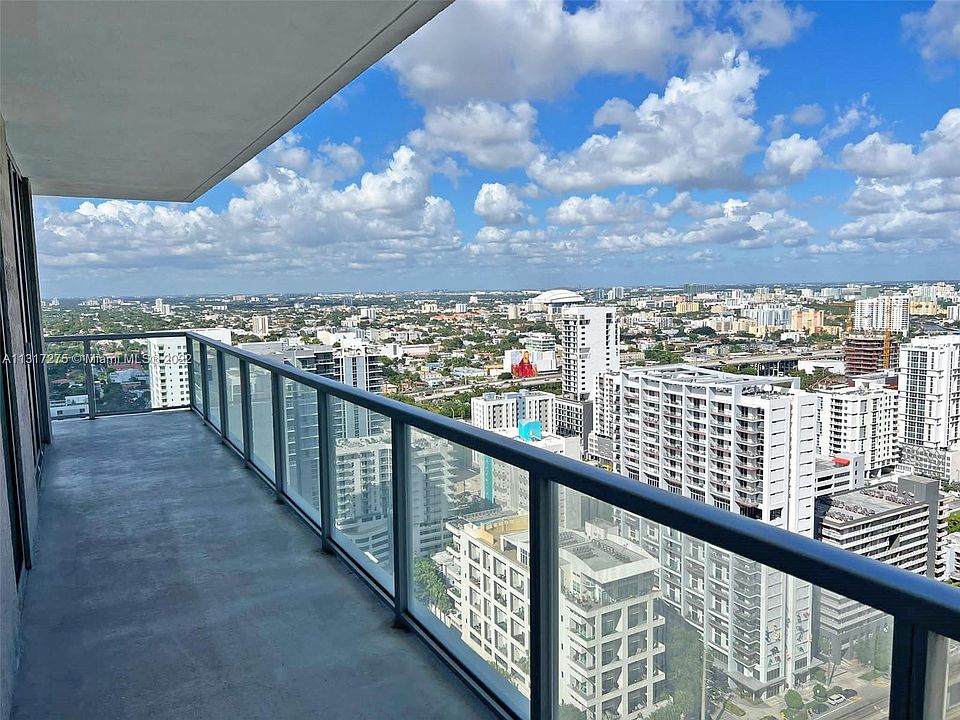 1st image of 1111 SW 1st Ave #3525