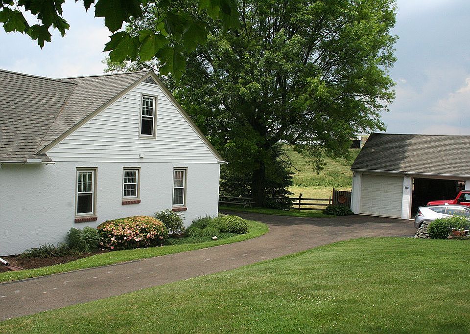 2nd image of 185 Buck Heights Rd