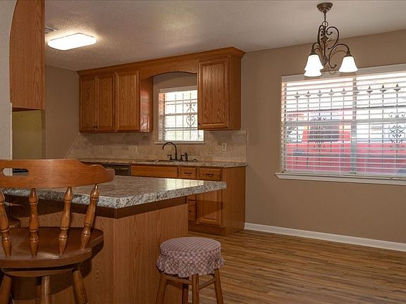 5th image of 1614 Lindenwood Dr