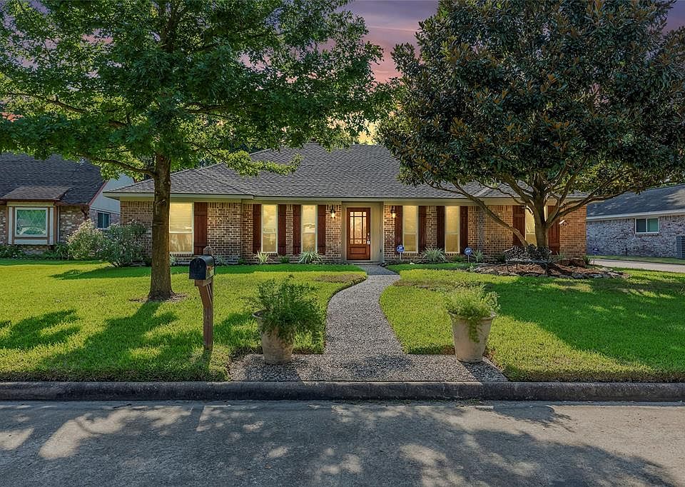 1st image of 2739 Shadowdale Dr