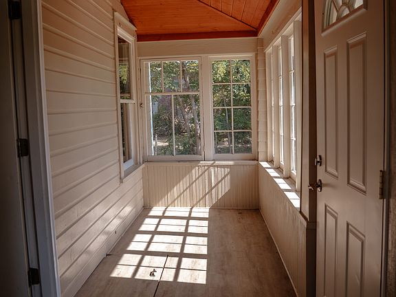 4th image of 5083 Allison St