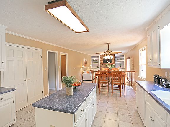5th image of 102 Bailey Dr