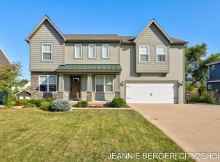 3677 Sun Ridge Dr, Hudsonville, MI 49426