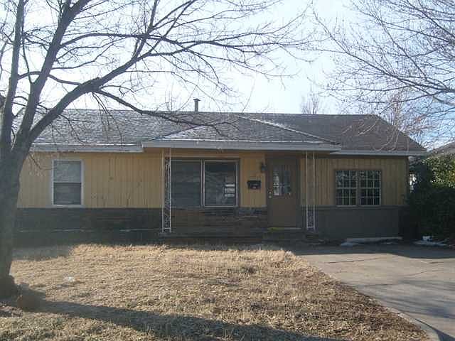 1st image of 916 SW 52nd St