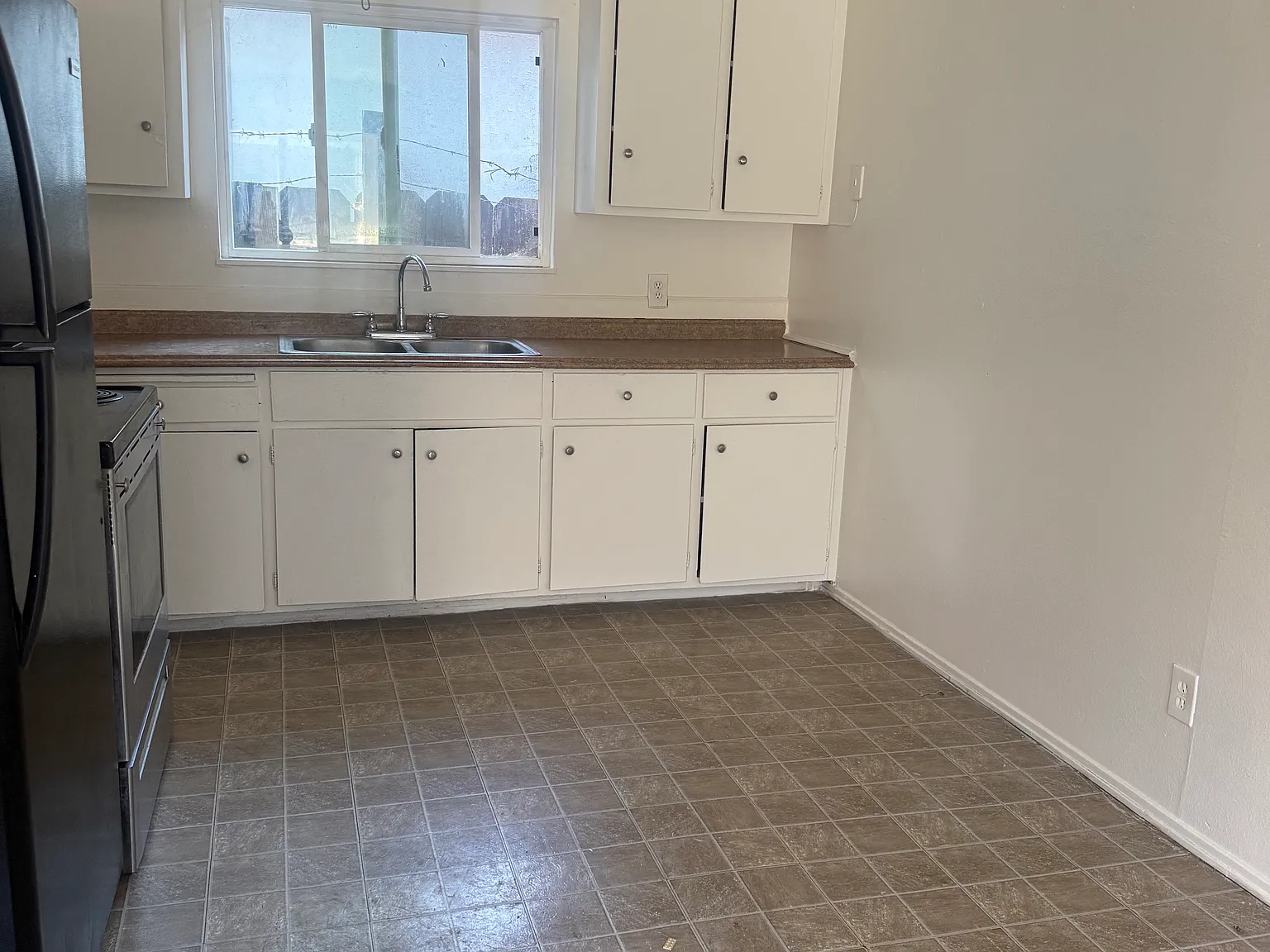 2 bed, 720 sqft, $1,000 — Photo 3