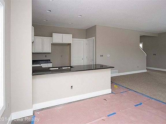 4th image of 4816 NE Hillcrest Ct