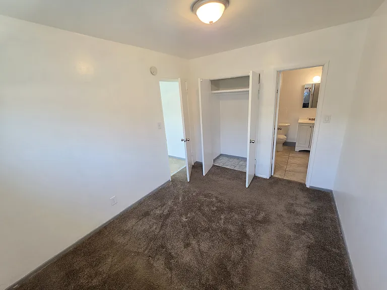 12521 York Ave #C — Photo 6