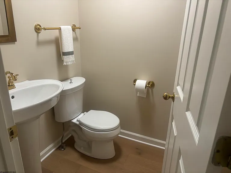 104 Lakeview Dr — Photo 24