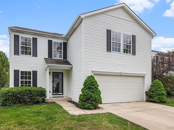 2868 W Fork River Dr, Fowlerville, MI 48836