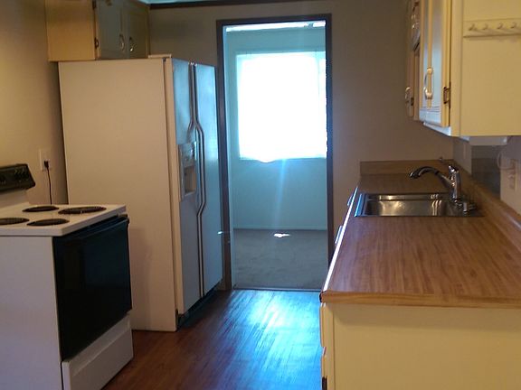 4th image of 3543 Golden State Dr