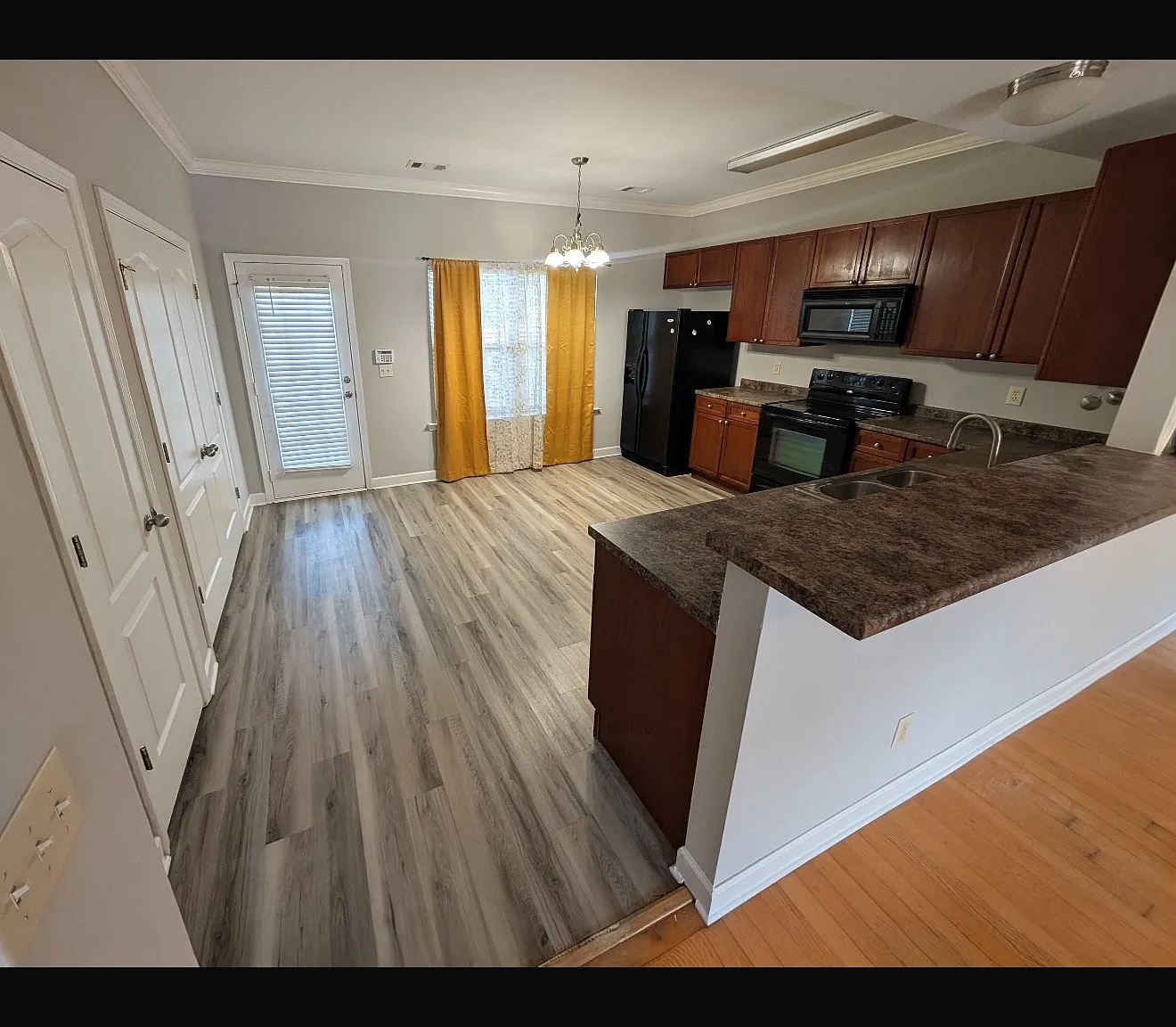 2 bed, 2.5 bath, 1320 sqft, $1,700 — Photo 2
