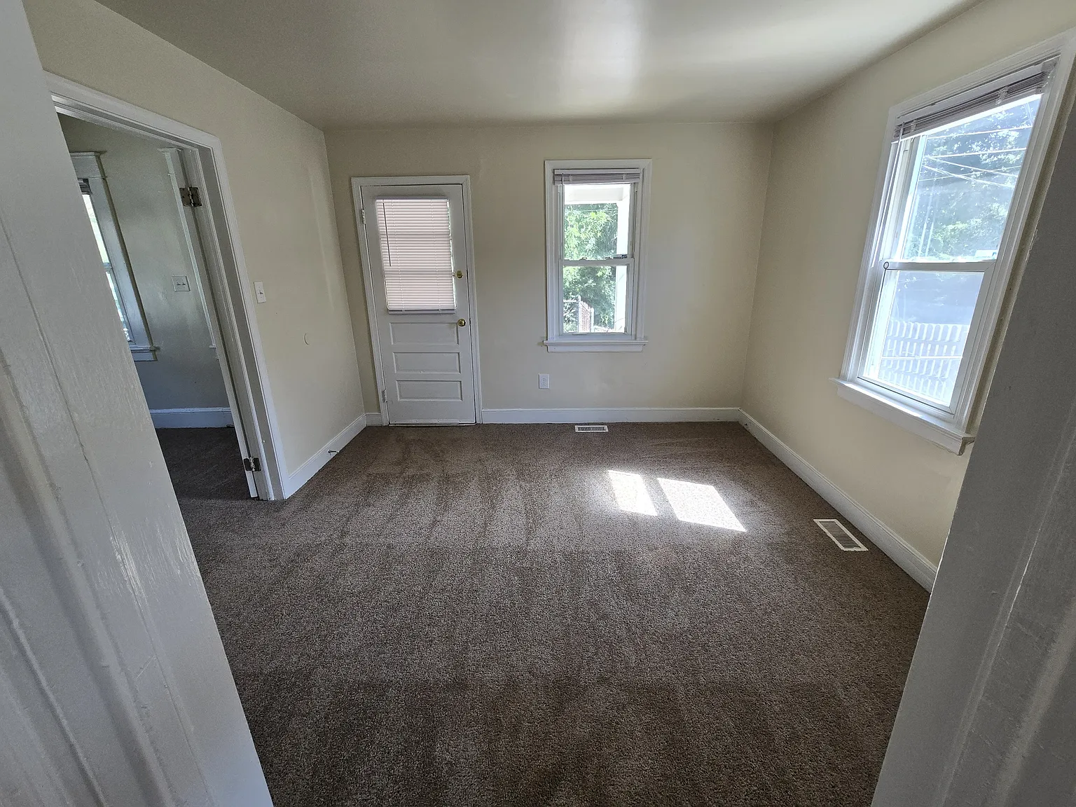 3 bed, 1000 sqft, $1,495 — Photo 3