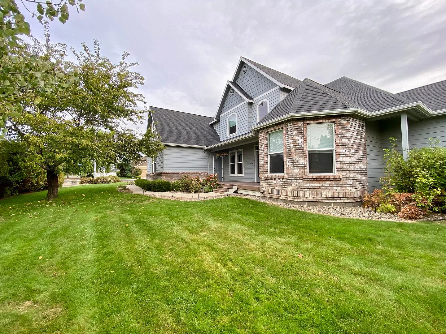 Golf, Granite & Plenty of Room — Photo 2