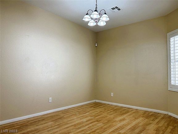 4th image of 10848 Milbank Ave