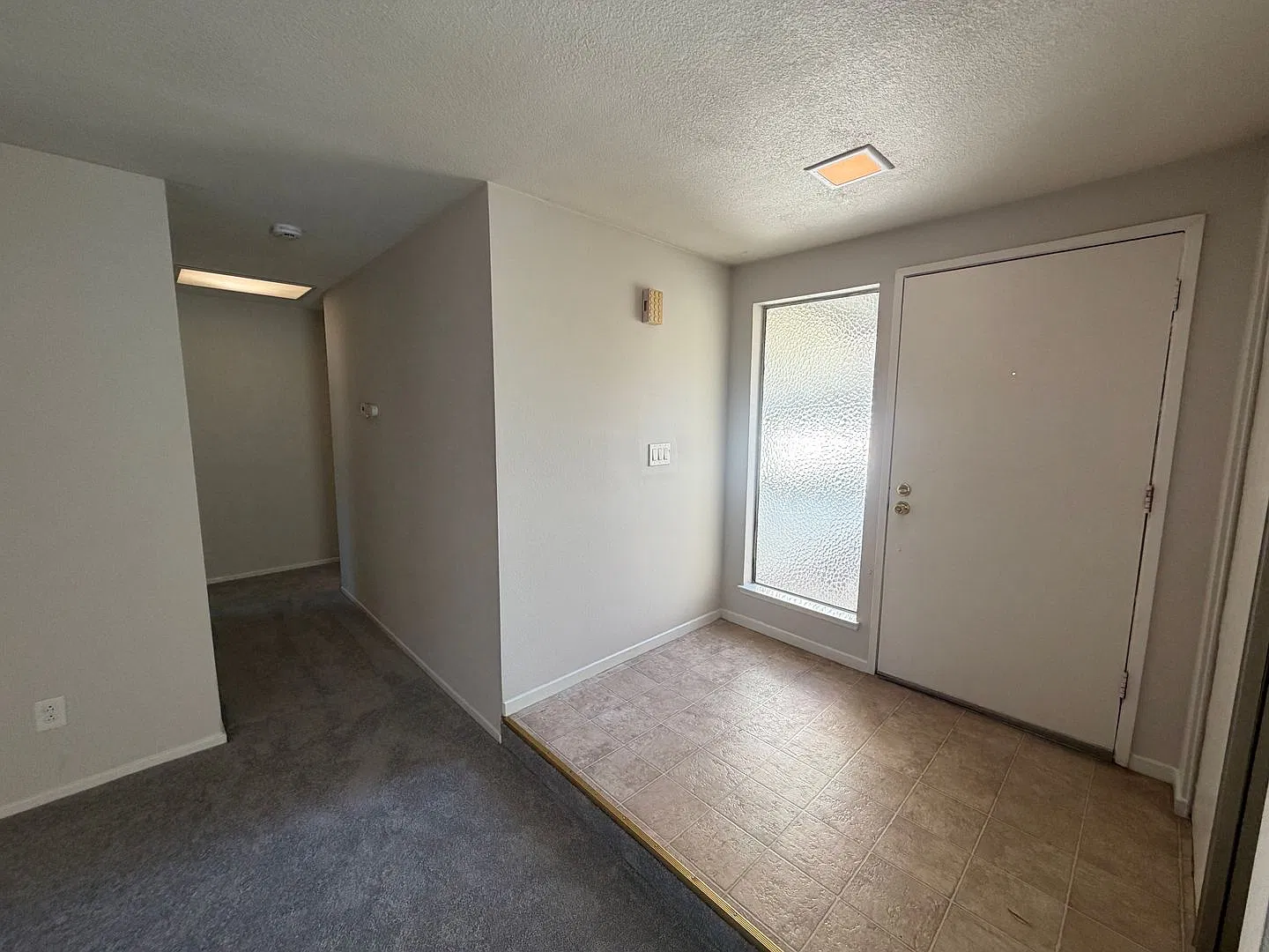 Beautiful Home in Desirable Neighborhood — Photo 3