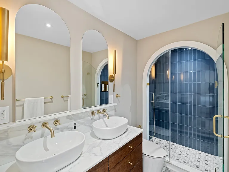 2329 Porter St NW — Photo 32