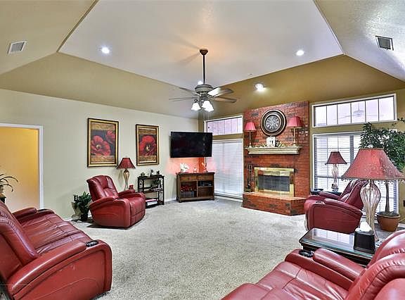 3rd image of 6349 Dominion Ct