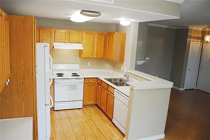 3880 Riviera Grv #104 — Photo 4