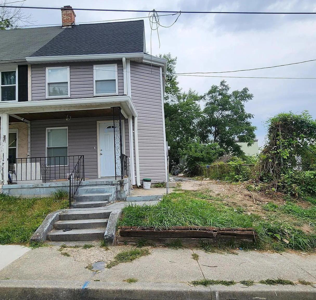 4 bed, 2.0 bath, 896 sqft, $2,500 — Photo 1