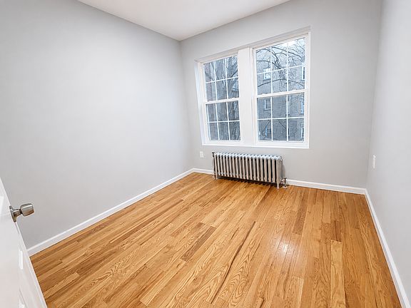 4th image of 516 W 7th St #102