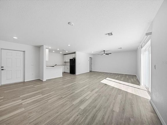 3rd image of 5565 Lavender Ave
