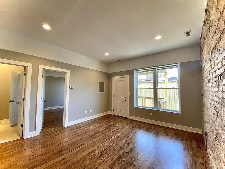 1836 W Augusta Blvd — Photo 9