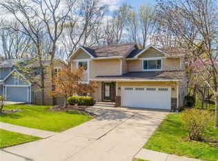 7087 Plum Dr, Urbandale, IA 50322