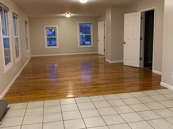 3rd image of 3986 E 52nd St