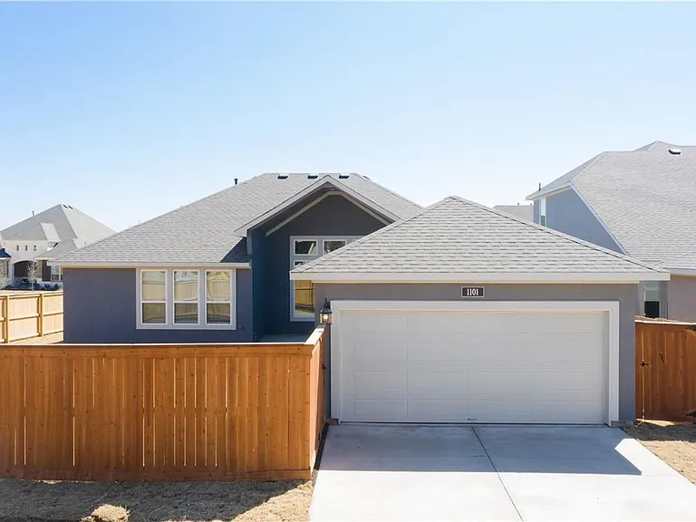 1101 Kerrwood Way — Photo 33