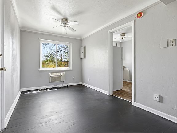 4th image of 2715 Noble Rd #305