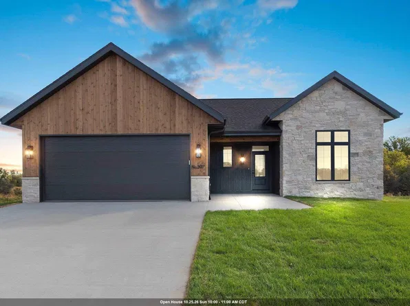 397 Farmhouse Ln, Combined Locks, WI 54113