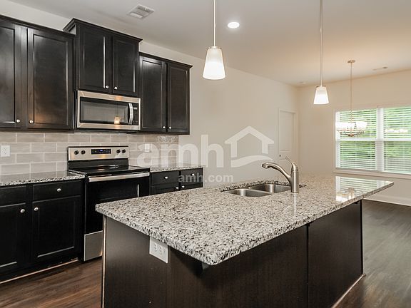 3rd image of 121 Coulter Woods Dr