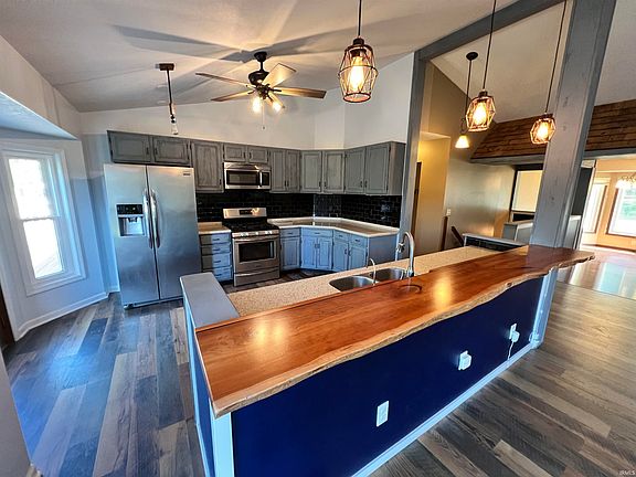 4th image of 223 E Deerwood Ct