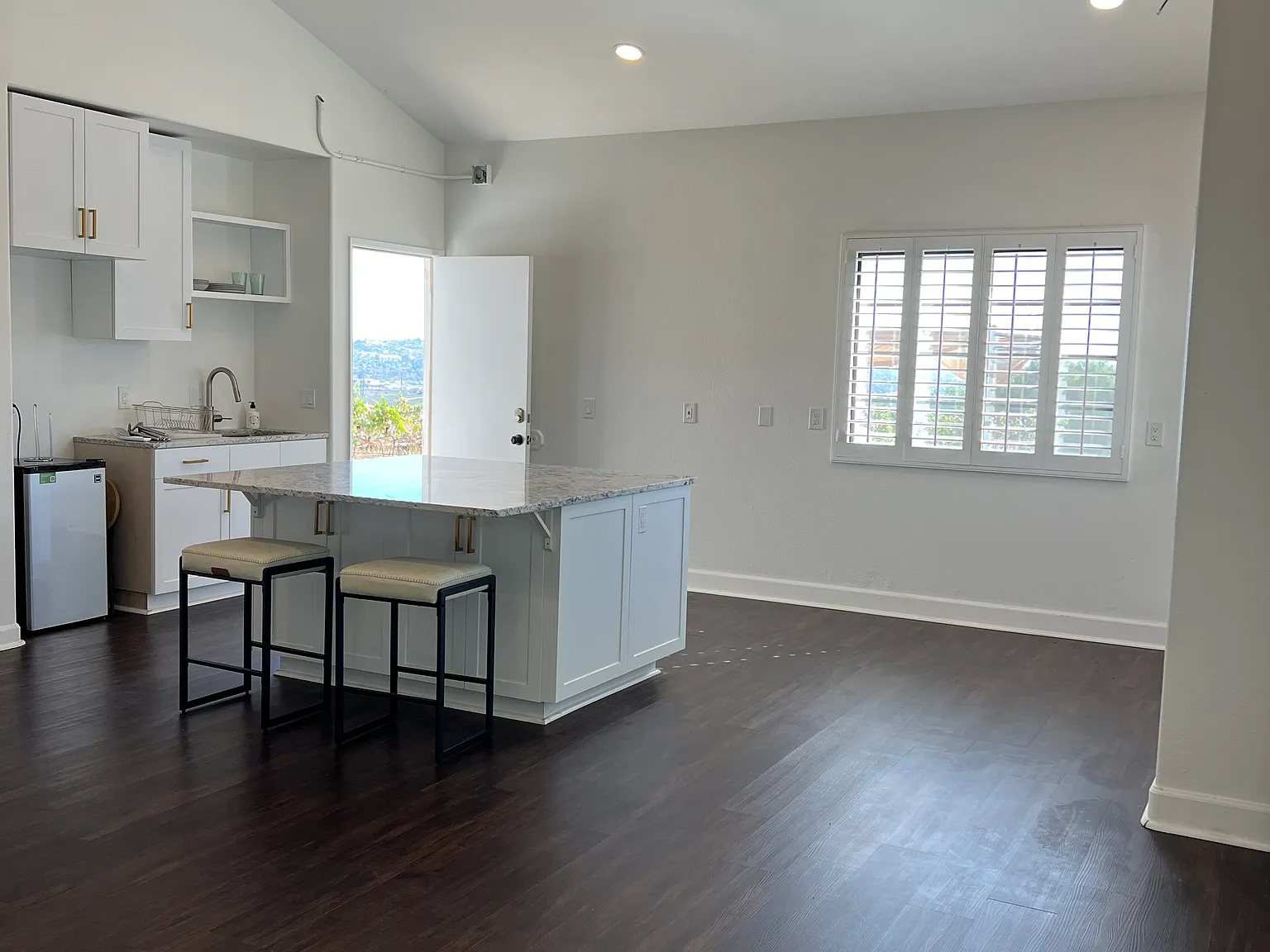 832 Grove View Rd — Photo 4