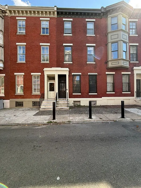 6 bed, 4.5 bath, 844 sqft, $1,800 — Photo 2