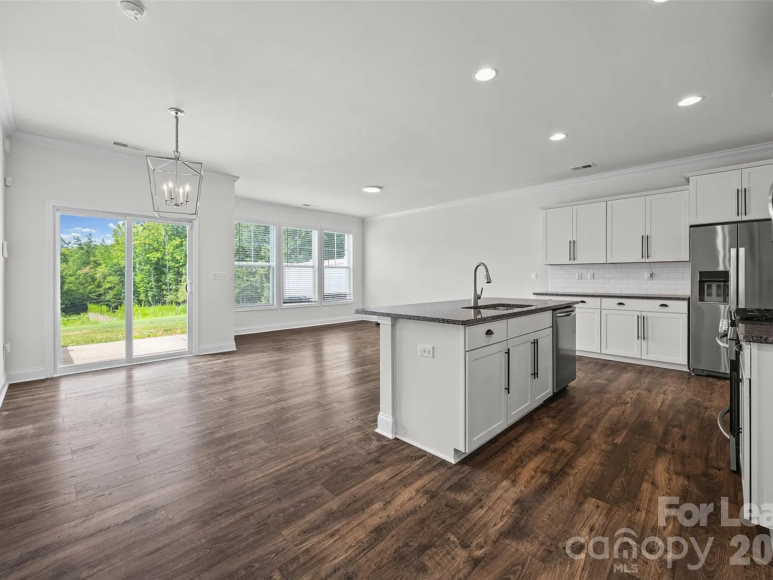 3 bed, 2.5 bath, 1699 sqft, $2,300 — Photo 3
