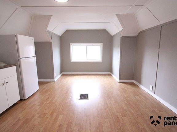 3rd image of 336 Harold St N #3