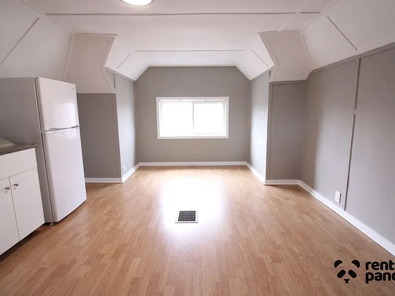 336 Harold St N #3 — Photo 3